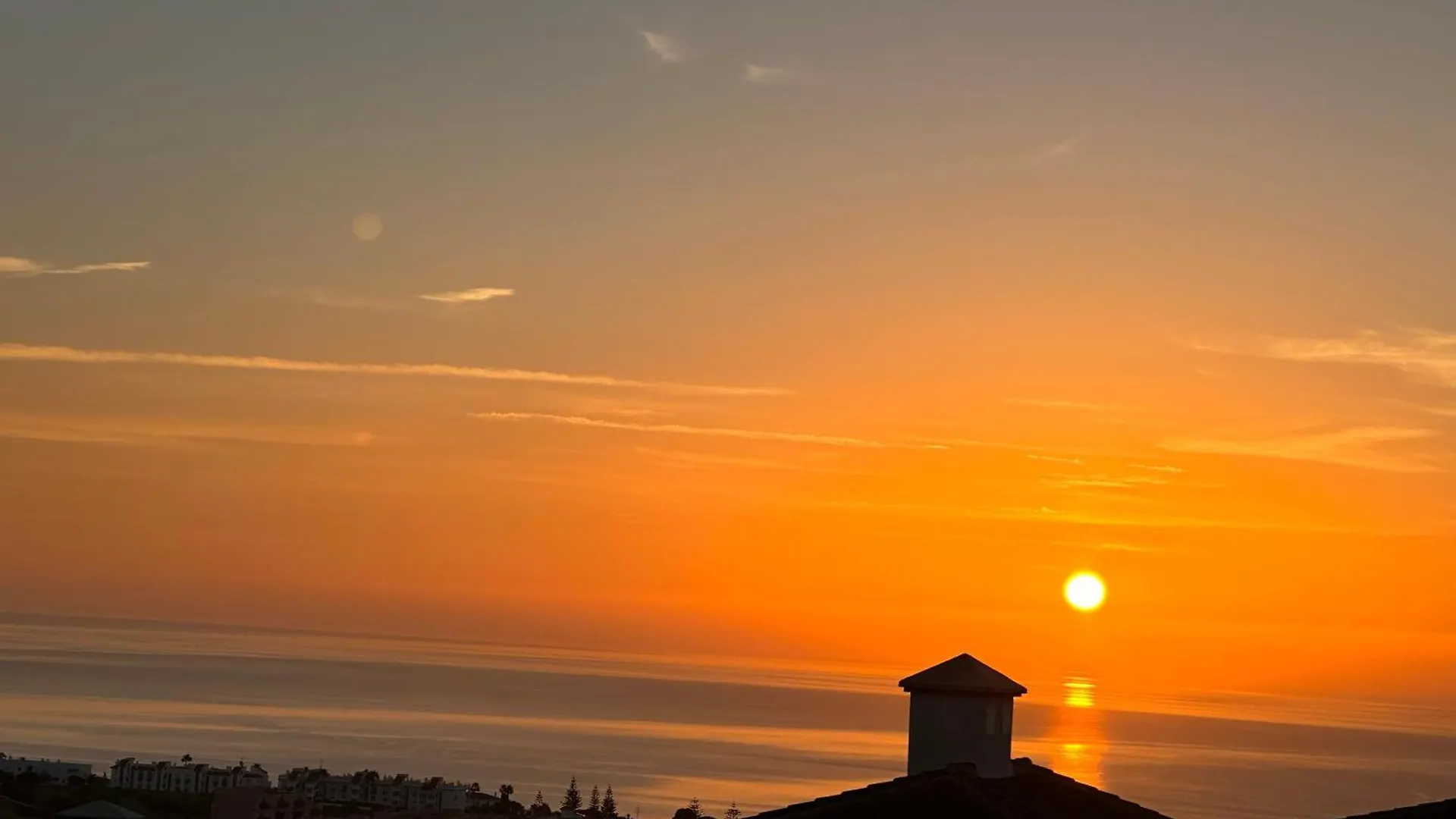 Small Oasis Nelson Mandela Apartment With Sea View, Two Bedrooms, Parking, Terrace And Pool Manilva